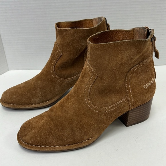 SOLD IN STORE UGG Bandara Block Heel Ankle Boots Suede 3 Size 7 - Picture 3 of 13